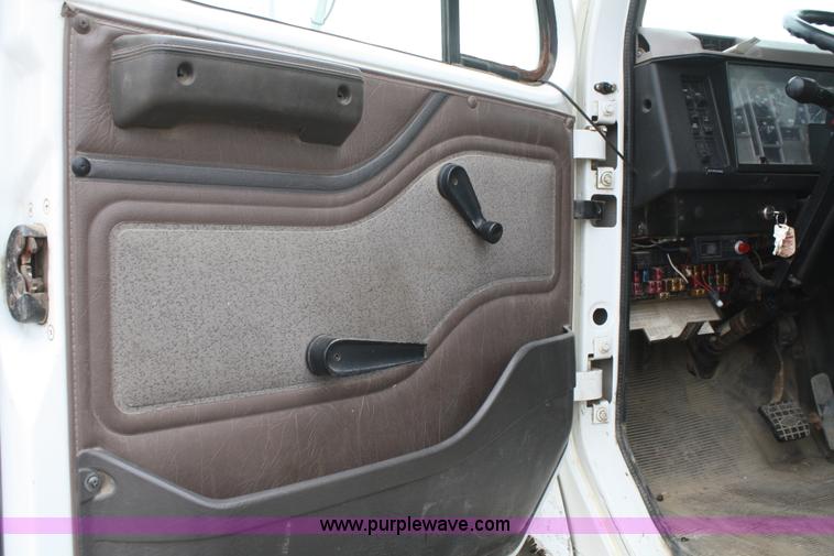 image for item B6597 2001 International 4900 semi truck cab and chassis