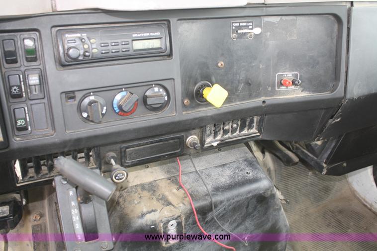 image for item B6597 2001 International 4900 semi truck cab and chassis