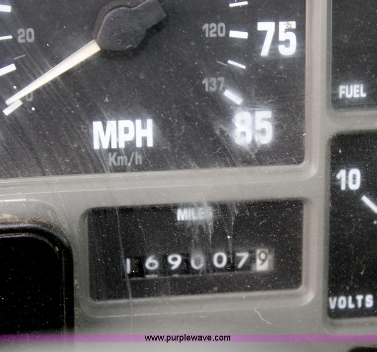 image for item B6597 2001 International 4900 semi truck cab and chassis