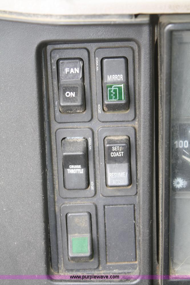 image for item B6597 2001 International 4900 semi truck cab and chassis