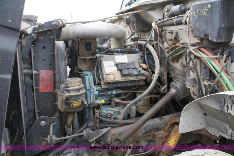 image for item B6597 2001 International 4900 semi truck cab and chassis