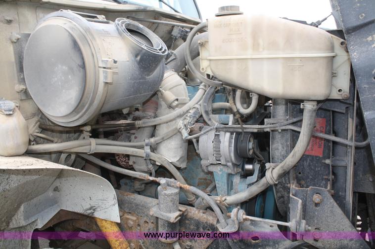 image for item B6597 2001 International 4900 semi truck cab and chassis