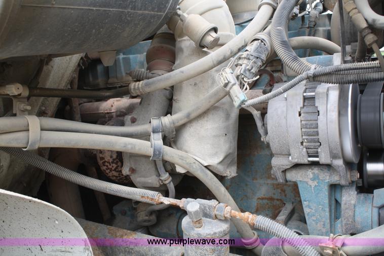 image for item B6597 2001 International 4900 semi truck cab and chassis