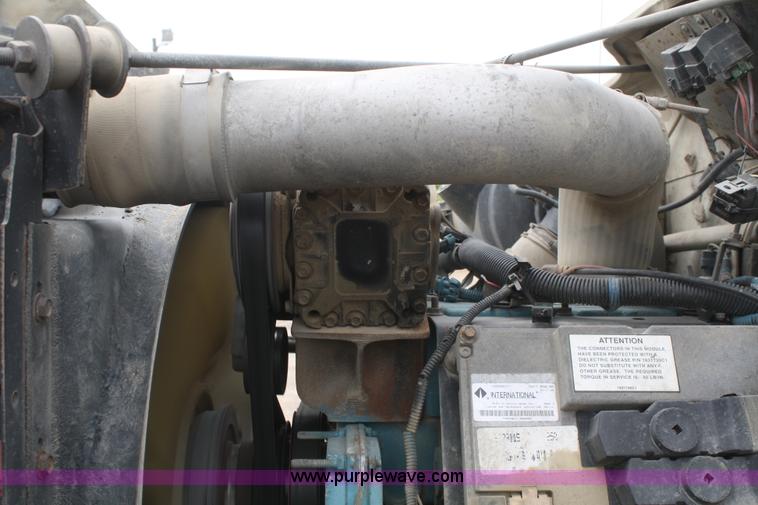 image for item B6597 2001 International 4900 semi truck cab and chassis