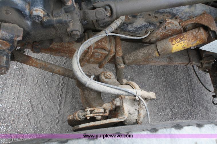 image for item B6597 2001 International 4900 semi truck cab and chassis