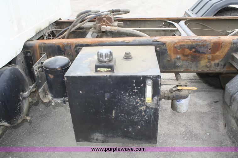 image for item B6597 2001 International 4900 semi truck cab and chassis