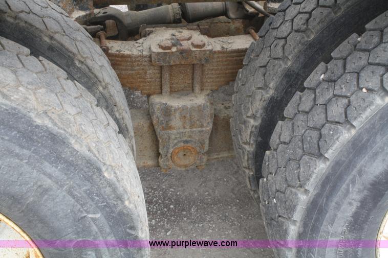 image for item B6597 2001 International 4900 semi truck cab and chassis