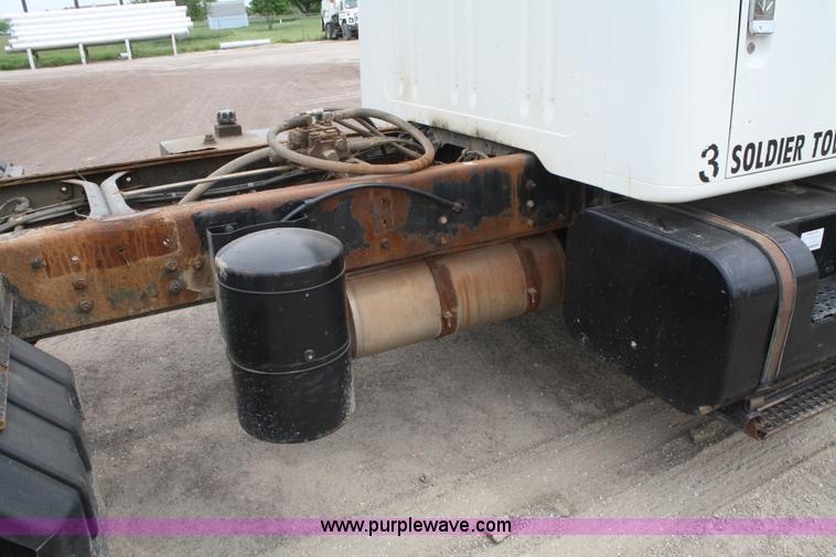image for item B6597 2001 International 4900 semi truck cab and chassis