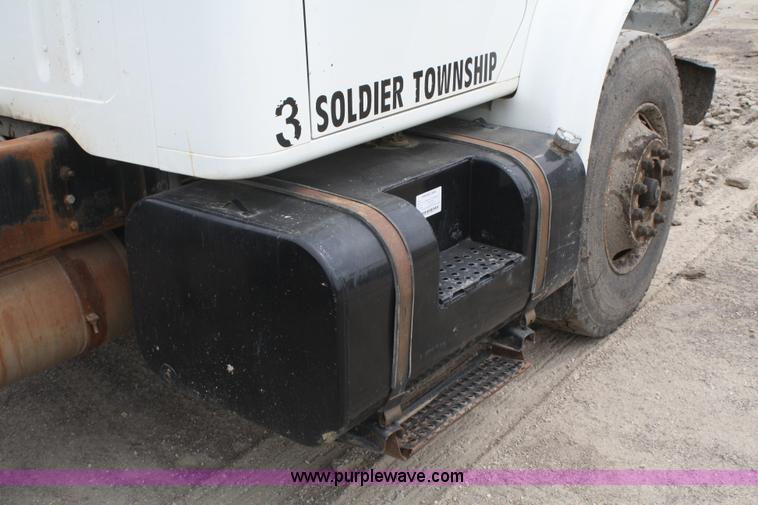 image for item B6597 2001 International 4900 semi truck cab and chassis