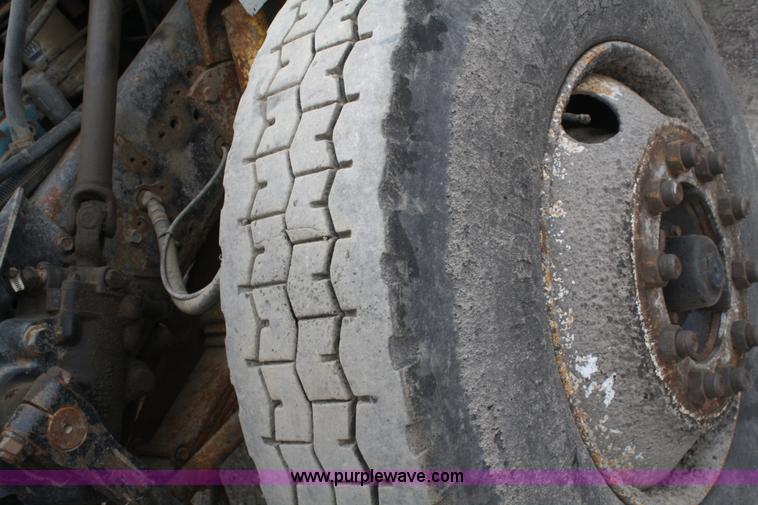 image for item B6597 2001 International 4900 semi truck cab and chassis