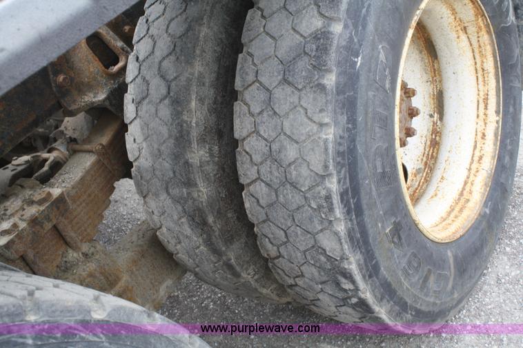 image for item B6597 2001 International 4900 semi truck cab and chassis