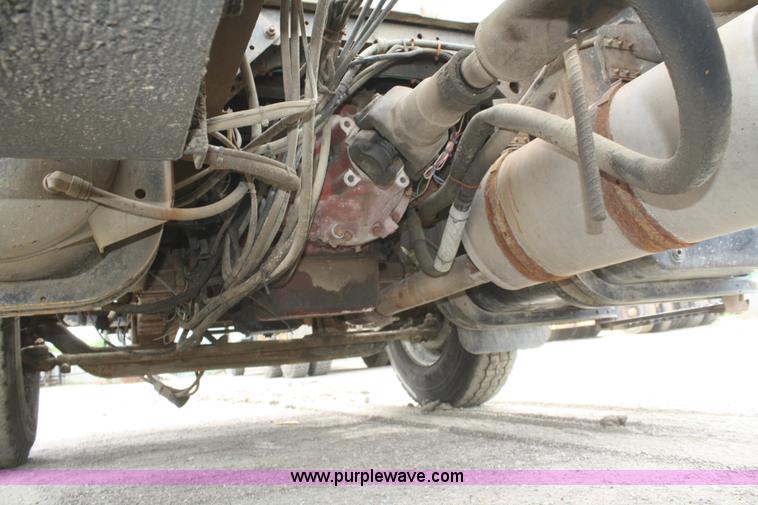 image for item B6597 2001 International 4900 semi truck cab and chassis