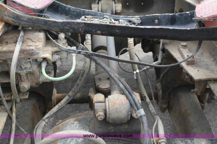 image for item B6597 2001 International 4900 semi truck cab and chassis