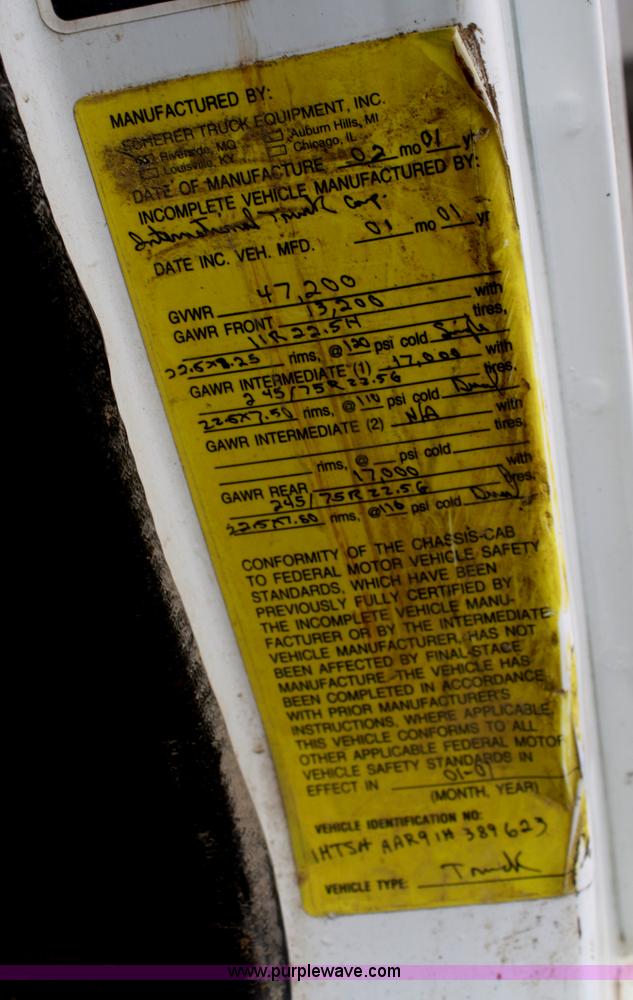 image for item B6597 2001 International 4900 semi truck cab and chassis