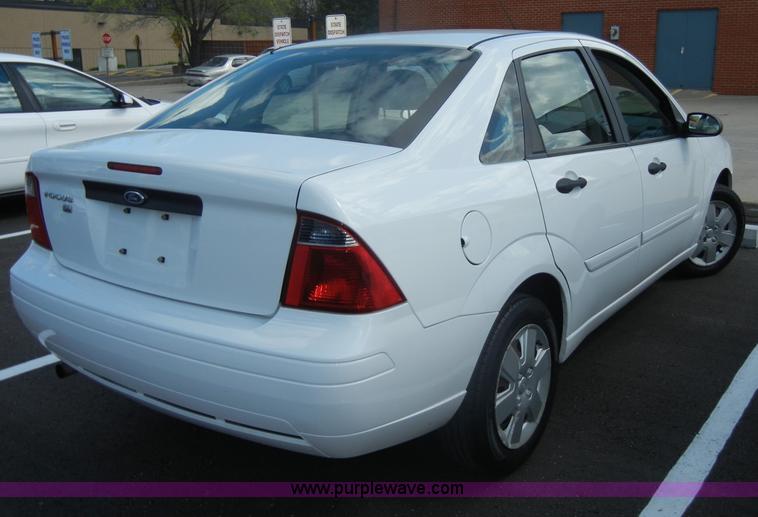 image for item C4360 2007 Ford Focus SE