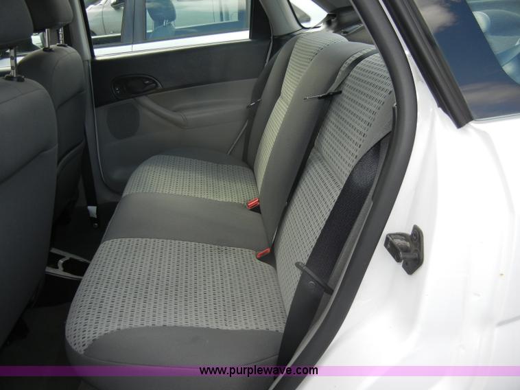 image for item C4360 2007 Ford Focus SE