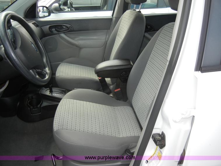 image for item C4360 2007 Ford Focus SE