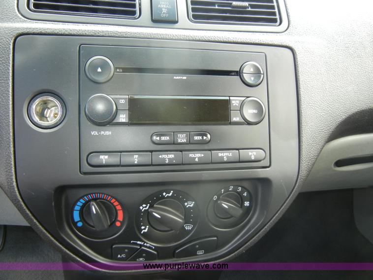 image for item C4360 2007 Ford Focus SE