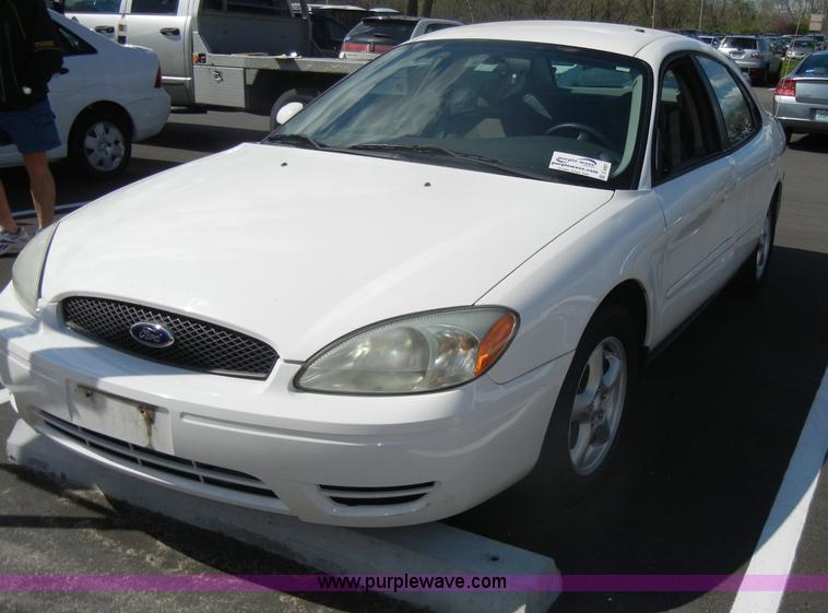 image for item C4367 2004 Ford Tauras SE