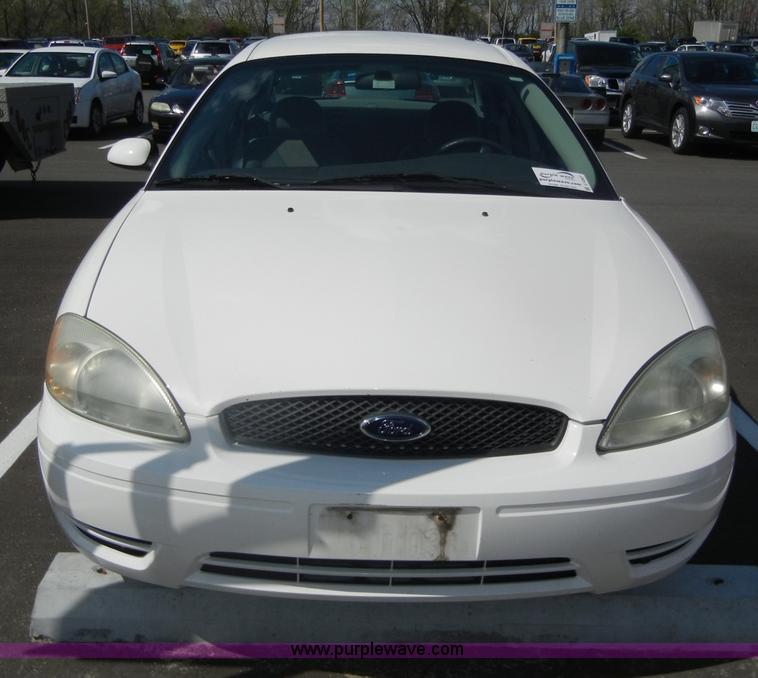 image for item C4367 2004 Ford Tauras SE