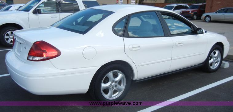 image for item C4367 2004 Ford Tauras SE