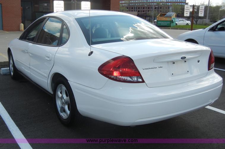 image for item C4367 2004 Ford Tauras SE