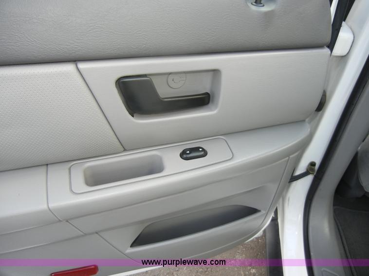 image for item C4367 2004 Ford Tauras SE