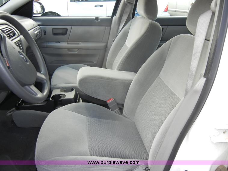 image for item C4367 2004 Ford Tauras SE