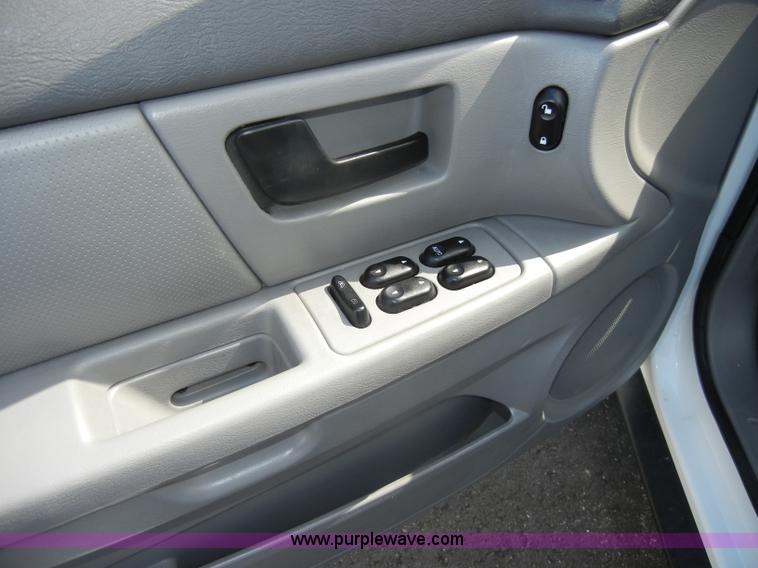 image for item C4367 2004 Ford Tauras SE