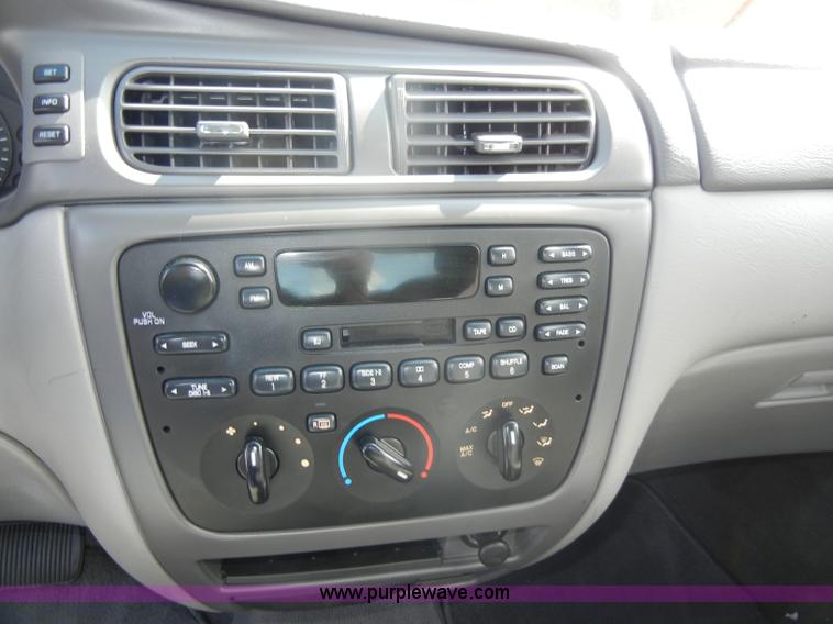 image for item C4367 2004 Ford Tauras SE
