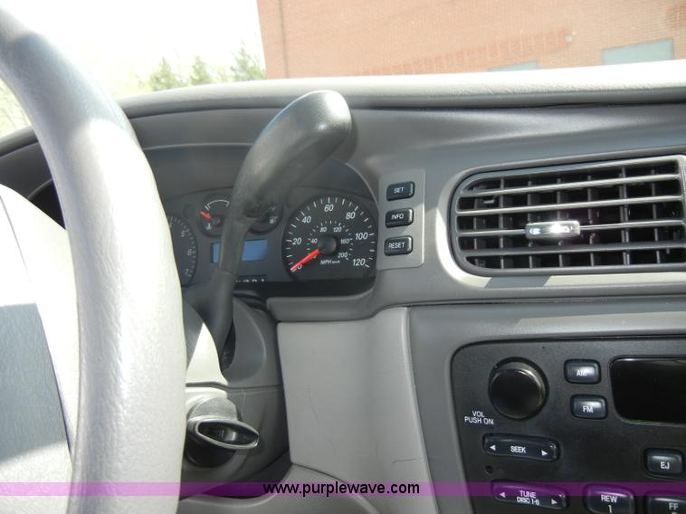 image for item C4367 2004 Ford Tauras SE