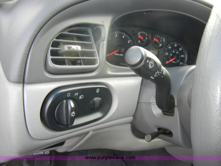 image for item C4367 2004 Ford Tauras SE