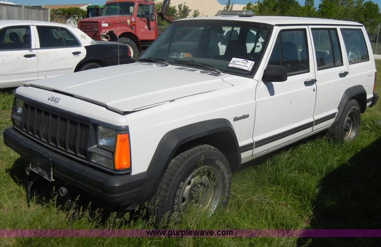 image for item D4022 1995 Jeep Cherokee SE SUV