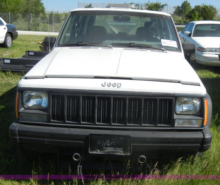 image for item D4022 1995 Jeep Cherokee SE SUV