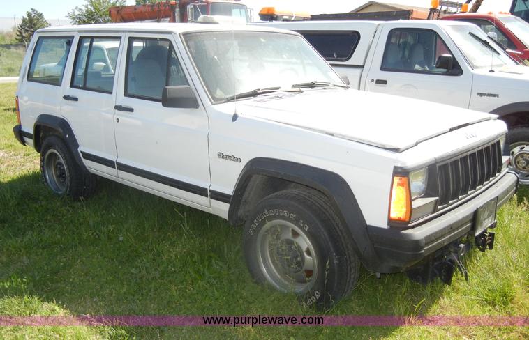 image for item D4022 1995 Jeep Cherokee SE SUV