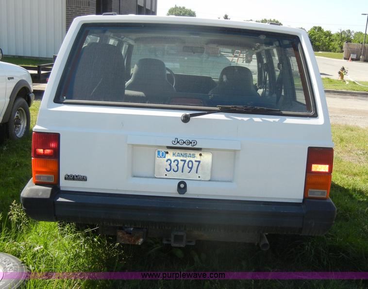 image for item D4022 1995 Jeep Cherokee SE SUV