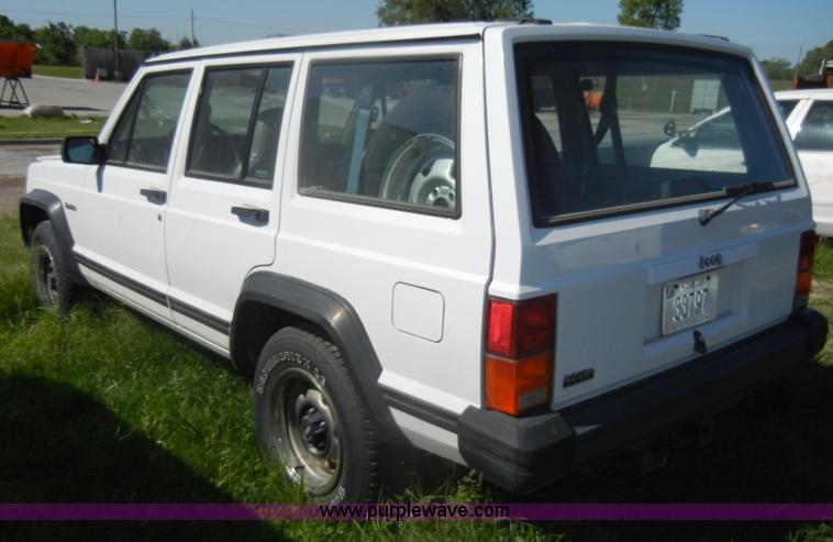 image for item D4022 1995 Jeep Cherokee SE SUV