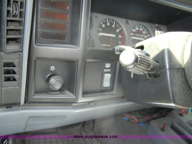 image for item D4022 1995 Jeep Cherokee SE SUV