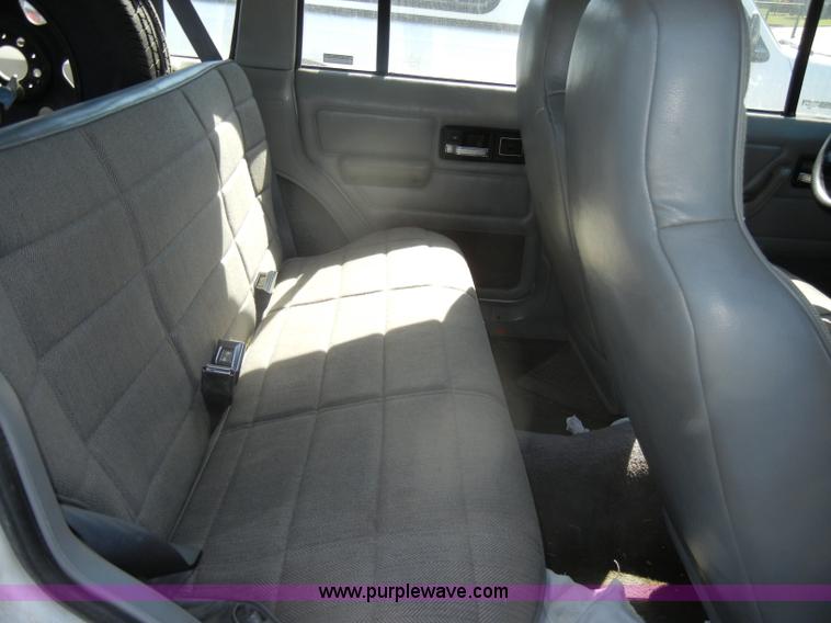 image for item D4022 1995 Jeep Cherokee SE SUV