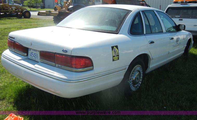 image for item D4023 1996 Ford Crown Victoria