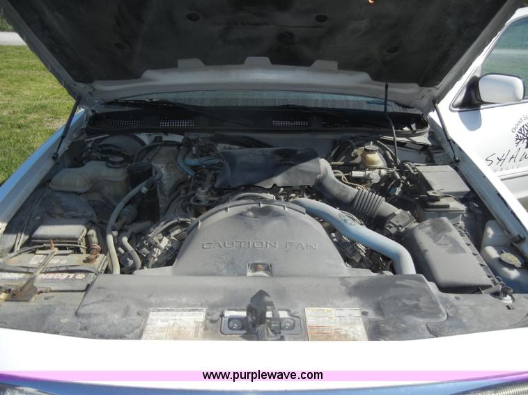 image for item D4023 1996 Ford Crown Victoria