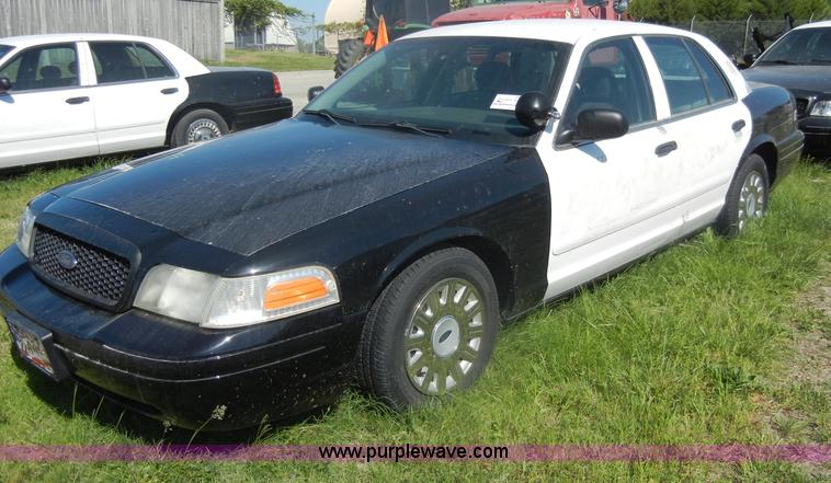 image for item D4024 2003 Ford Crown Victoria Police Interceptor