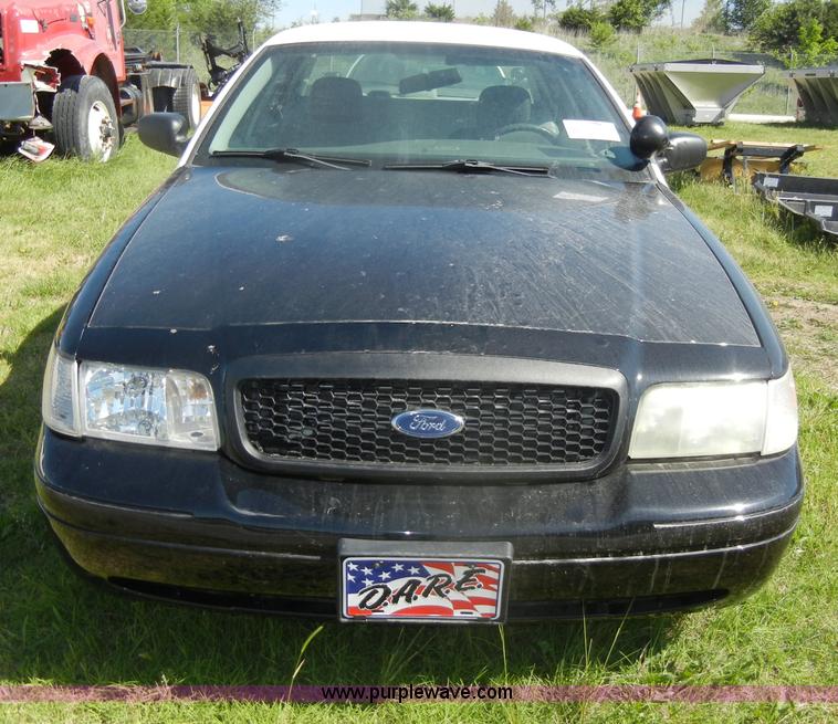 image for item D4024 2003 Ford Crown Victoria Police Interceptor