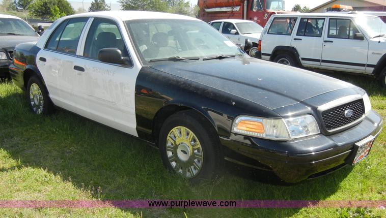 image for item D4024 2003 Ford Crown Victoria Police Interceptor