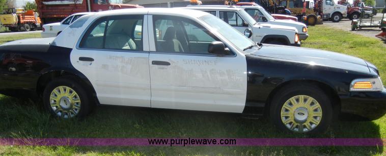 image for item D4024 2003 Ford Crown Victoria Police Interceptor