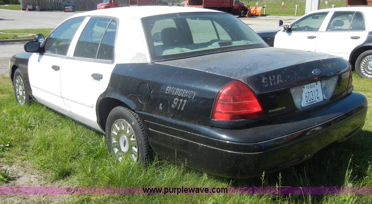 image for item D4024 2003 Ford Crown Victoria Police Interceptor