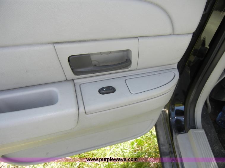 image for item D4024 2003 Ford Crown Victoria Police Interceptor