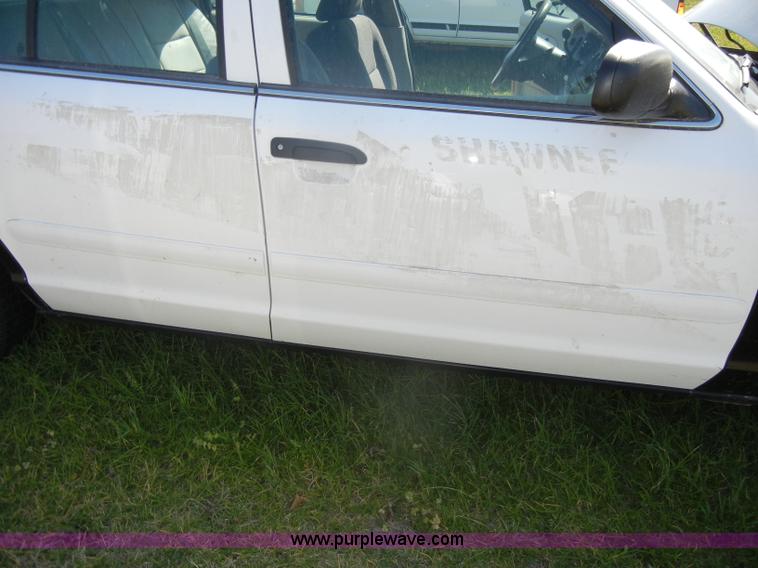 image for item D4024 2003 Ford Crown Victoria Police Interceptor