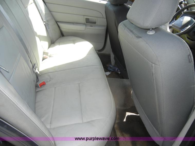 image for item D4024 2003 Ford Crown Victoria Police Interceptor