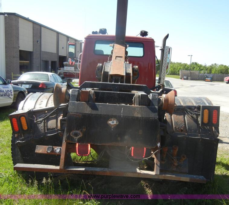 image for item D4026 1996 International 4900 semi truck